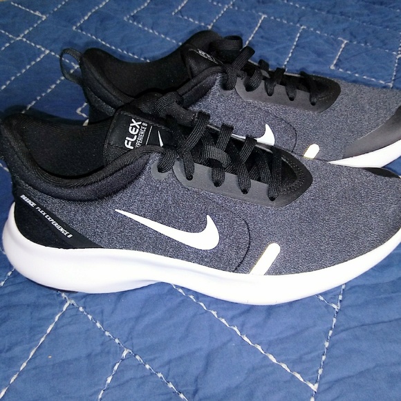 Nike Shoes - Nike Flex Experience 8, size 6 new free gift w/pu